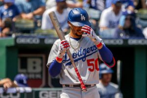 What Size Bat Does Mookie Betts Swing? Contact vs Power Explained