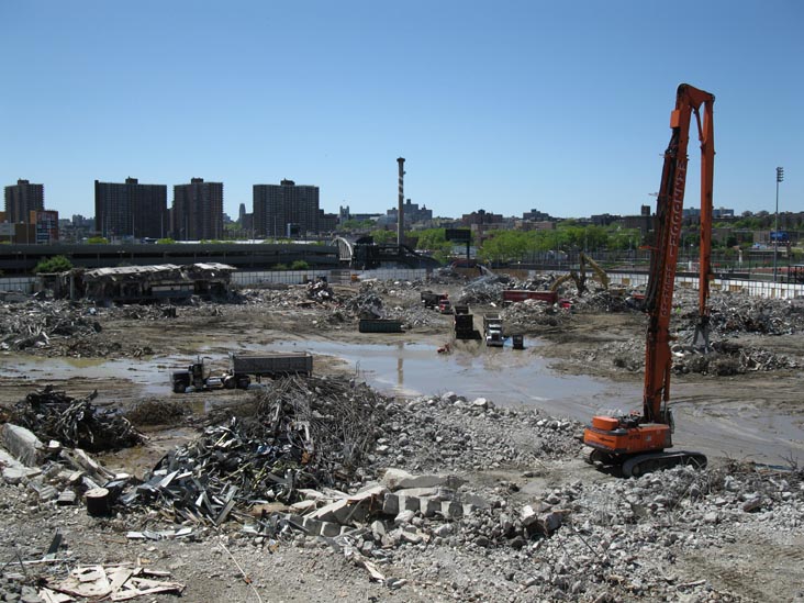 Captain Tek Says Old Yankee Stadium Smells Like Hot Garbage