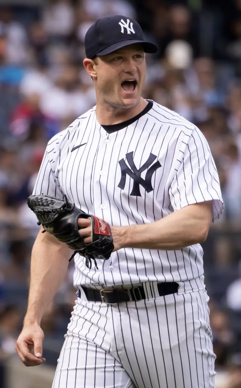 A Pitchers Duel But Joba Comes Out Stronger Yankees Shut Out Bosox 1 0 Mariano Closes The Door Once Again To Advance The Teams Winning Streak To 7 Games