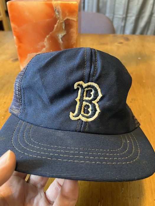 Vintage Boston Red Sox Hats & Sweatshirts: Iconic Looks Fans Love